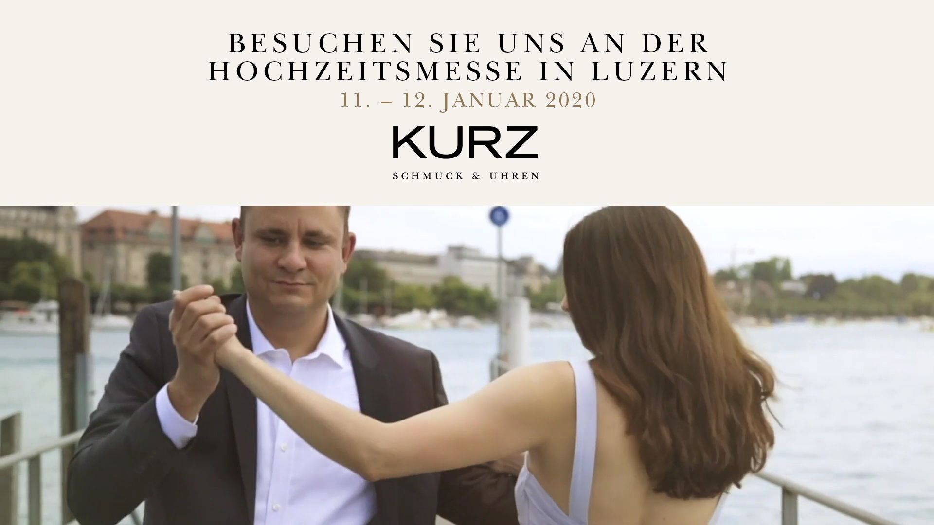 Verlobtes Paar am Seeufer in Luzern — Trauringe und Verlobungsringe bei KURZ 1948